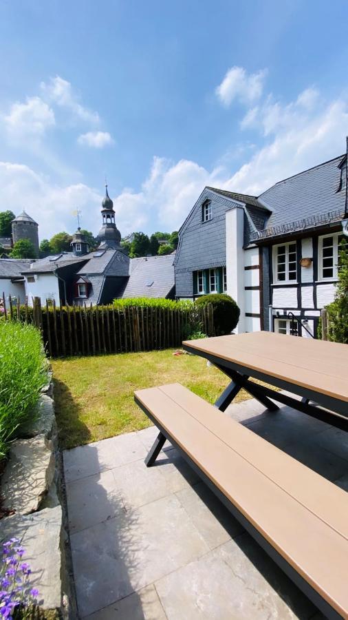 Holiday House Burgblick2 With Garden - Vosproperties Monschau Eksteriør billede